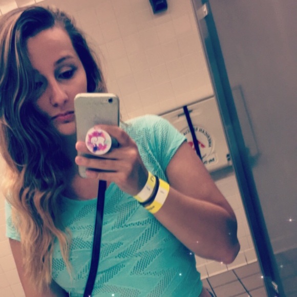 Meet your Posher, Lizzie - Picture 4 of 9